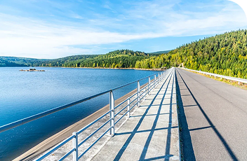 Přehrada Josefův Důl (~5,3 km)